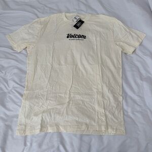 volcom short sleeve top  size XL  details: -NWT -short sleeve top  -100% cotton